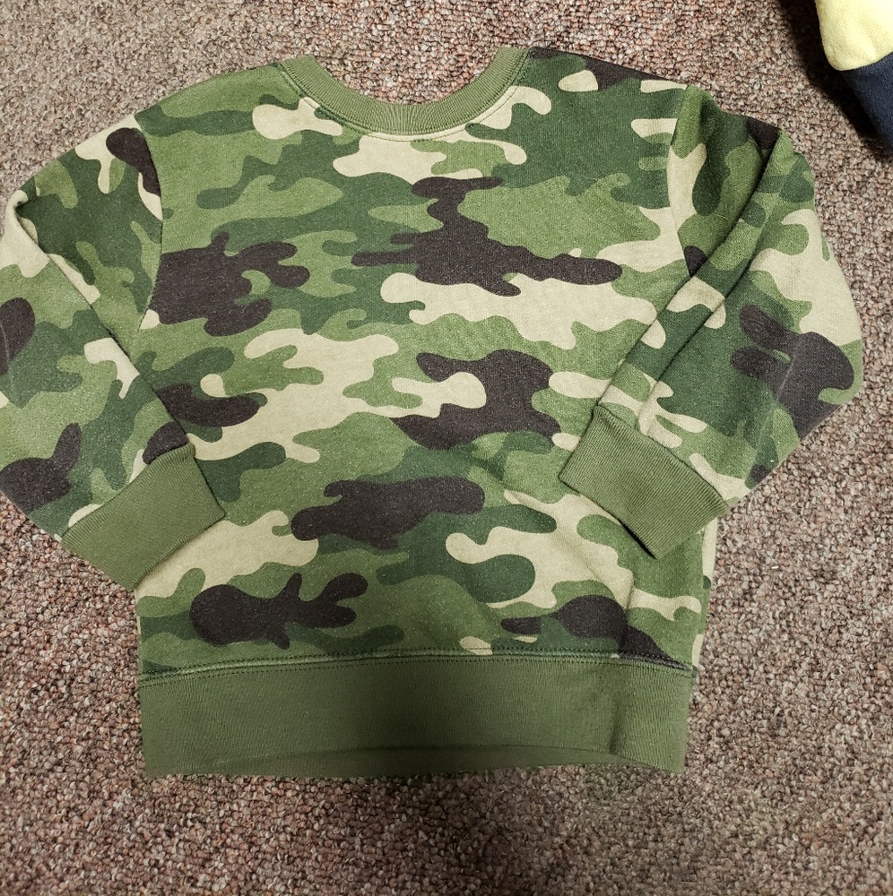 Boys camo 2t sweater